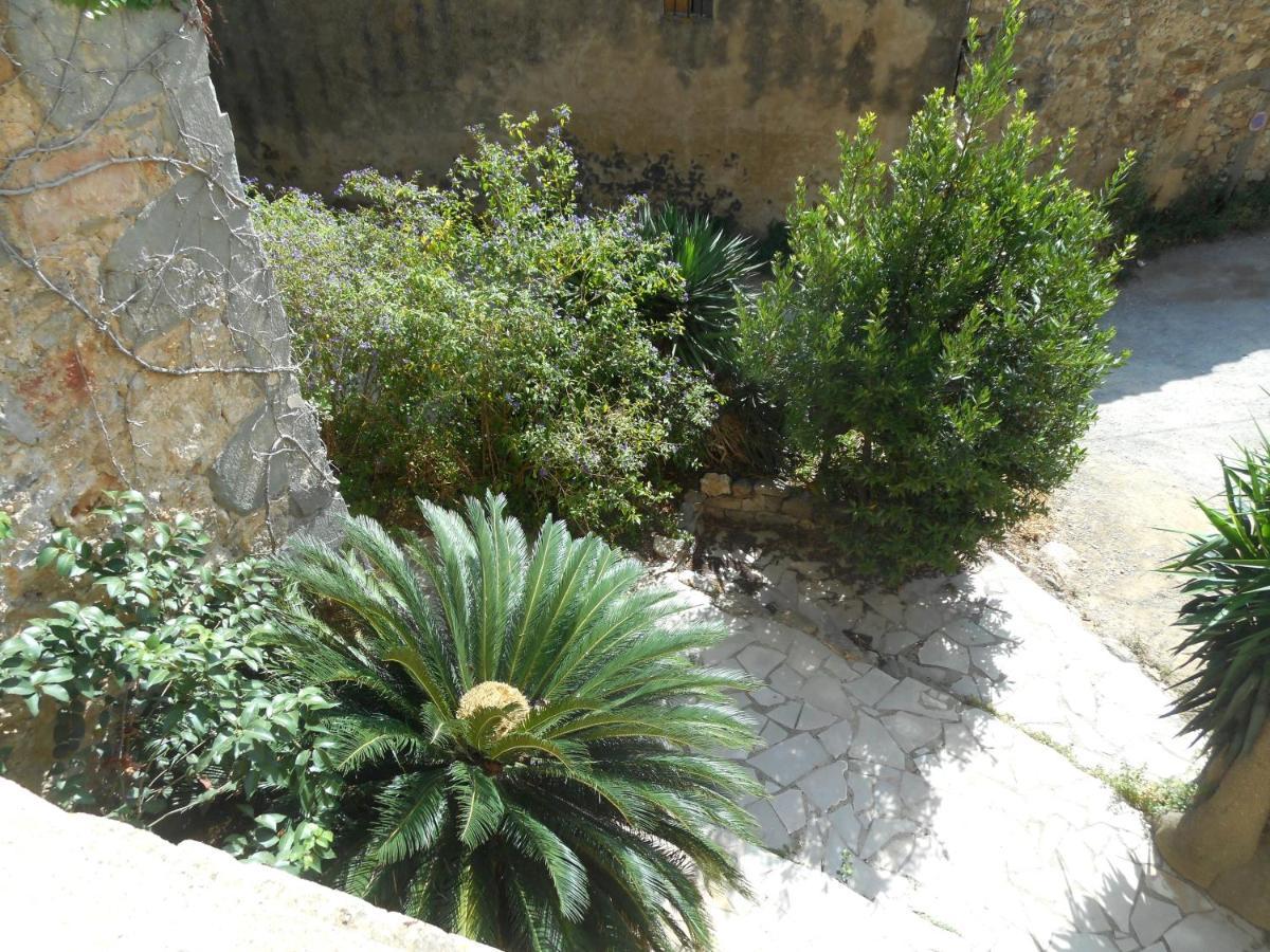 Logis De La Meschaussee, Dans Donjon Du Xie Siecle Canet  Luaran gambar
