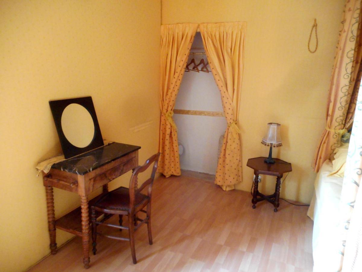 Logis De La Meschaussee, Dans Donjon Du Xie Siecle Canet  Luaran gambar