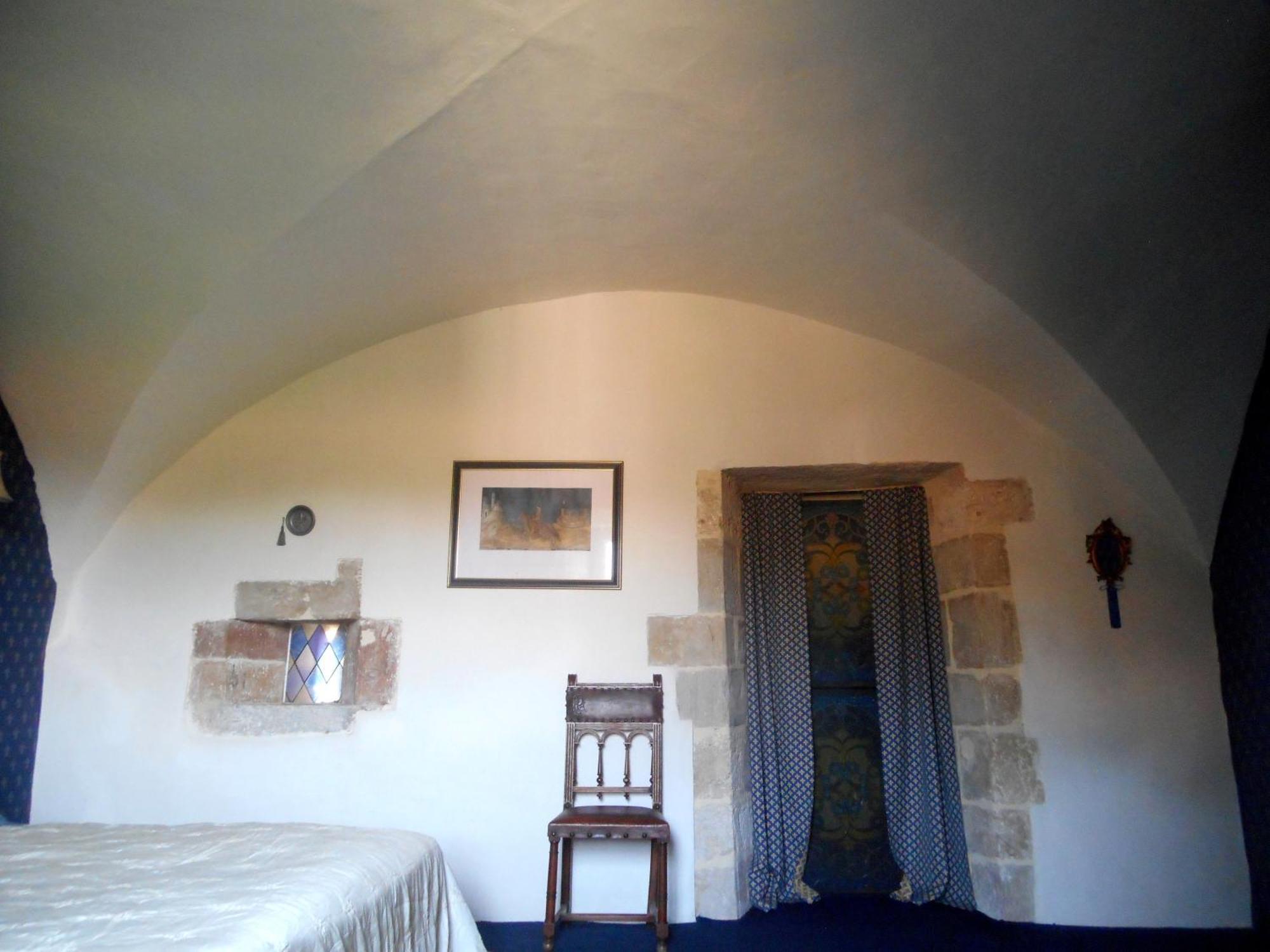 Logis De La Meschaussee, Dans Donjon Du Xie Siecle Canet  Luaran gambar