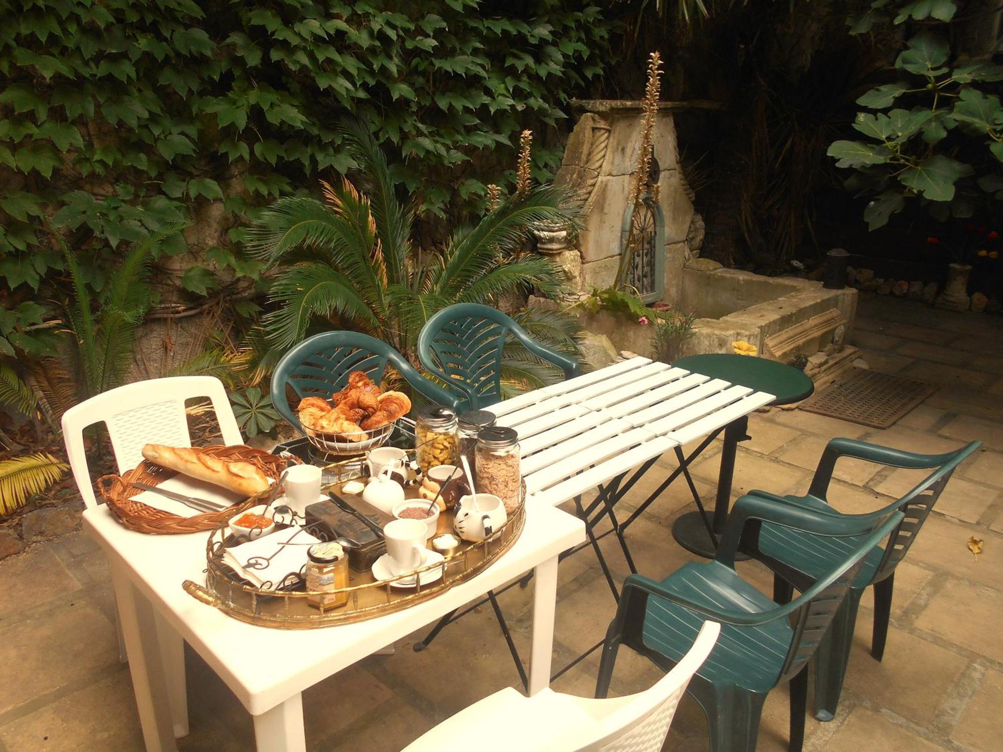 Logis De La Meschaussee, Dans Donjon Du Xie Siecle Canet  Luaran gambar